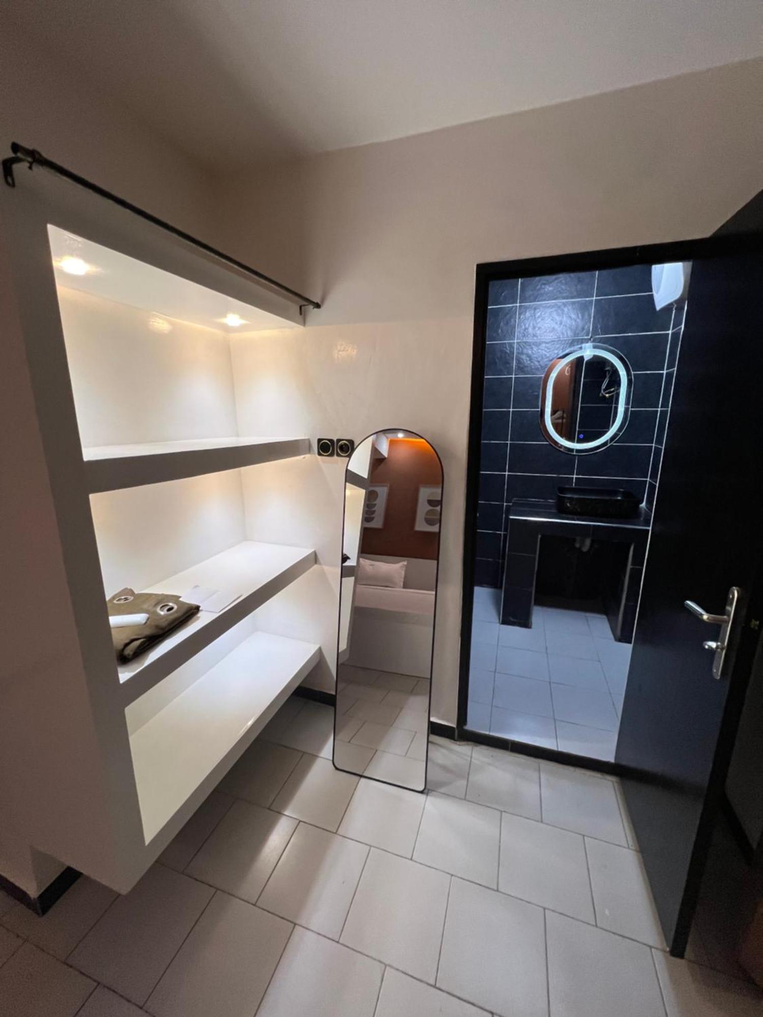 Le Confortable By Sdm Dakar Luaran gambar